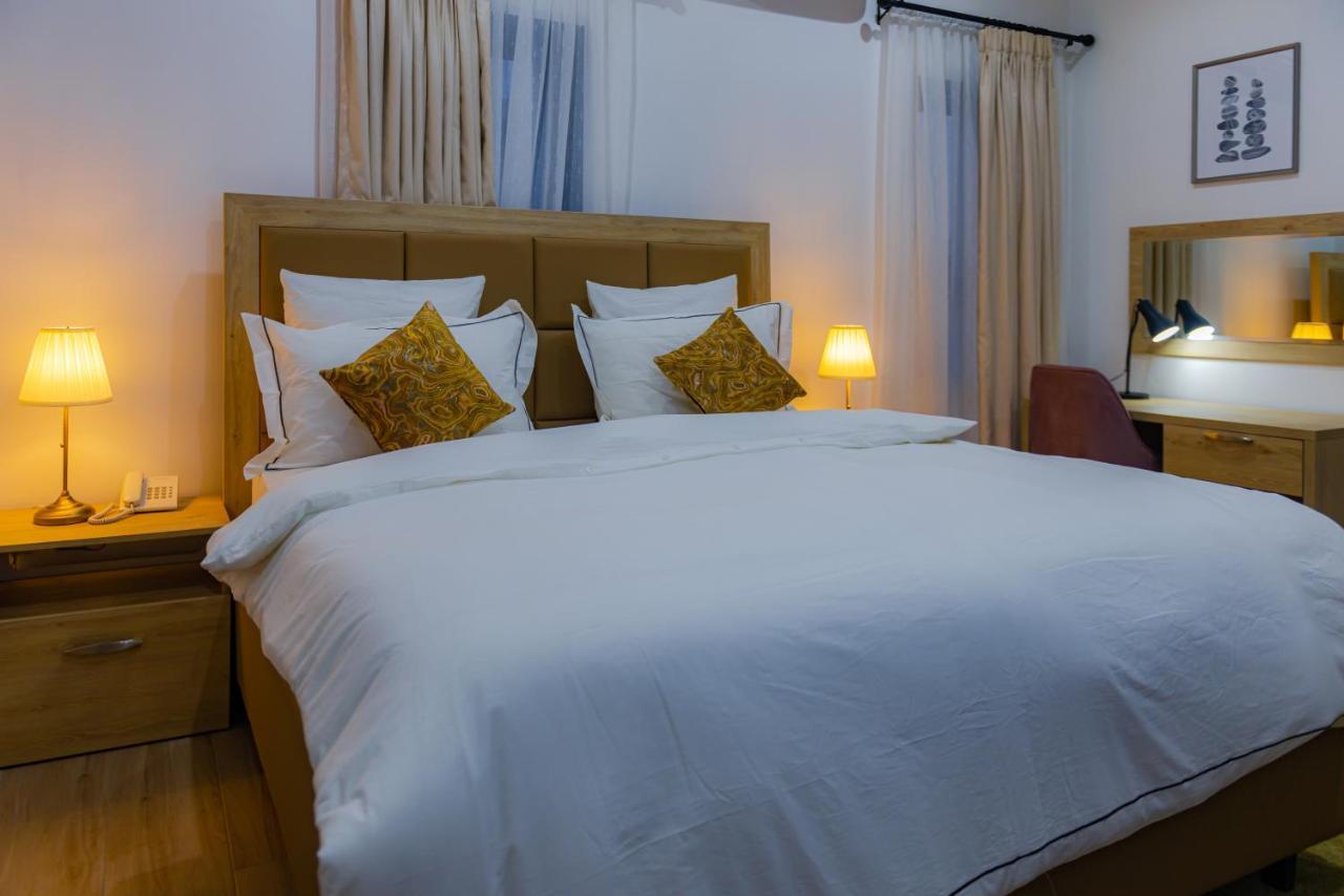 Quest Boutique Hotel Gwarinpa Экстерьер фото
