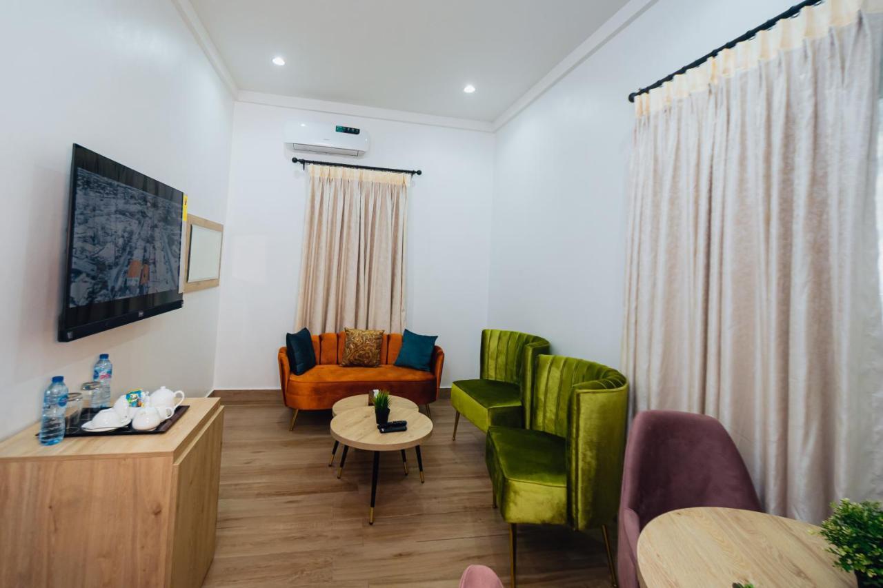 Quest Boutique Hotel Gwarinpa Экстерьер фото